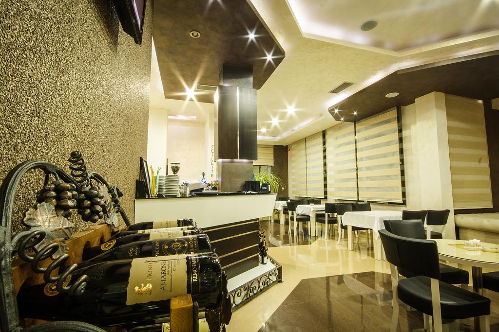 绿洲酒店 波德戈里察 外观 照片