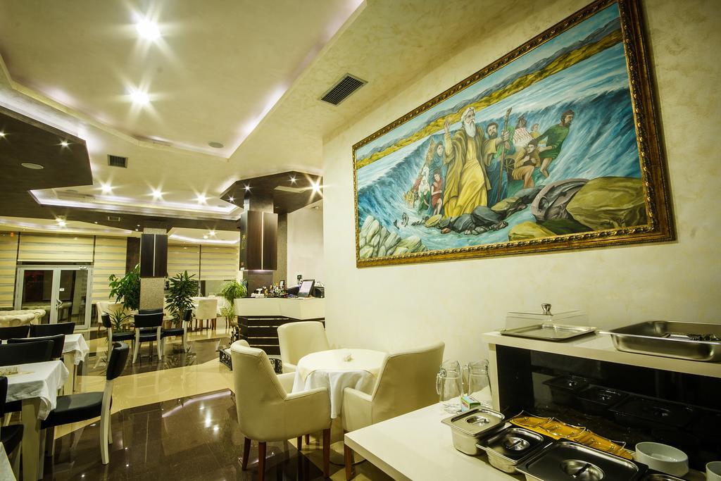 绿洲酒店 波德戈里察 外观 照片