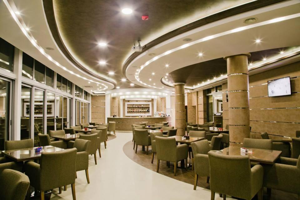 绿洲酒店 波德戈里察 外观 照片