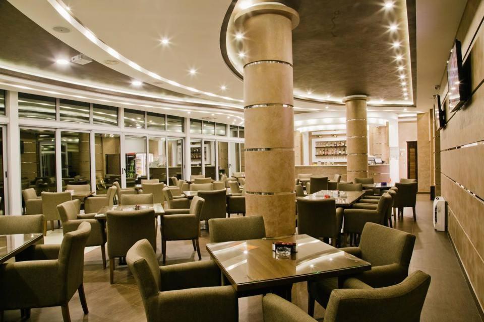 绿洲酒店 波德戈里察 外观 照片