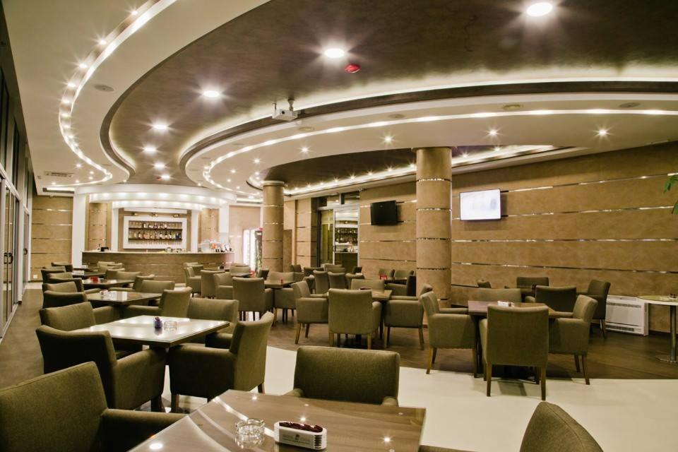绿洲酒店 波德戈里察 外观 照片