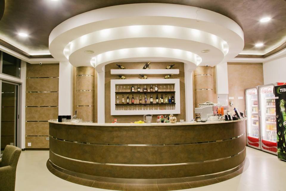 绿洲酒店 波德戈里察 外观 照片